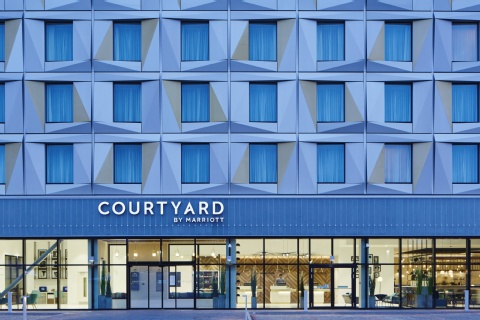 Courtyard by Marriott Luton Airport ,  LU2 9NH near Luton Airport View Point 4