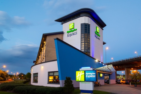 Holiday Inn Express Glasgow Airport ,  PA3 2TJ near Glasgow Airport View Point 8