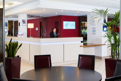 Holiday Inn Express Glasgow Airport ,  PA3 2TJ near Glasgow Airport View Point 15