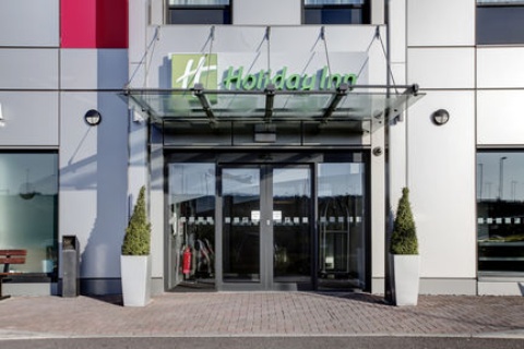 Holiday Inn London-Luton Airport ,  LU2 9LF near Luton Airport View Point 12