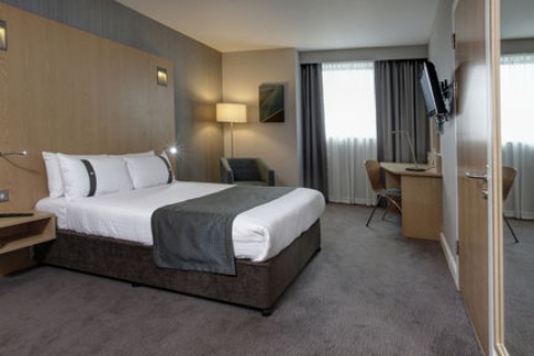 Holiday Inn London-Luton Airport ,  LU2 9LF near Luton Airport View Point 35