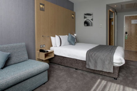 Holiday Inn London-Luton Airport ,  LU2 9LF near Luton Airport View Point 37