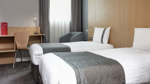 Holiday Inn London-Luton Airport ,  LU2 9LF near Luton Airport View Point 41