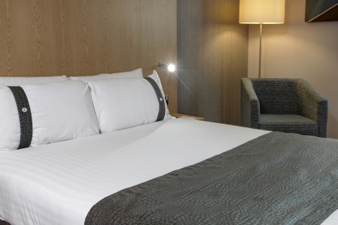 Holiday Inn London-Luton Airport ,  LU2 9LF near Luton Airport View Point 42