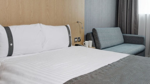 Holiday Inn London-Luton Airport ,  LU2 9LF near Luton Airport View Point 43