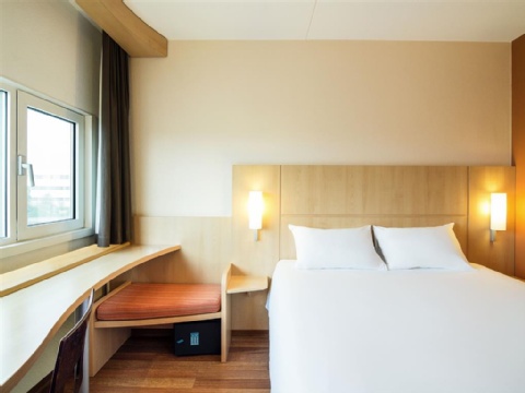 Hotel ibis Schiphol Amsterdam Airport ,  1171 PK near Amsterdam Airport Schiphol View Point 45