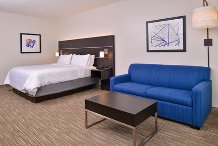 Holiday Inn Express & Suites - Mall of America - MSP Airport, an IHG Hotel , MN 55425 near Minneapolis-saint Paul International Airport (wold-chamberlain Field) View Point 24