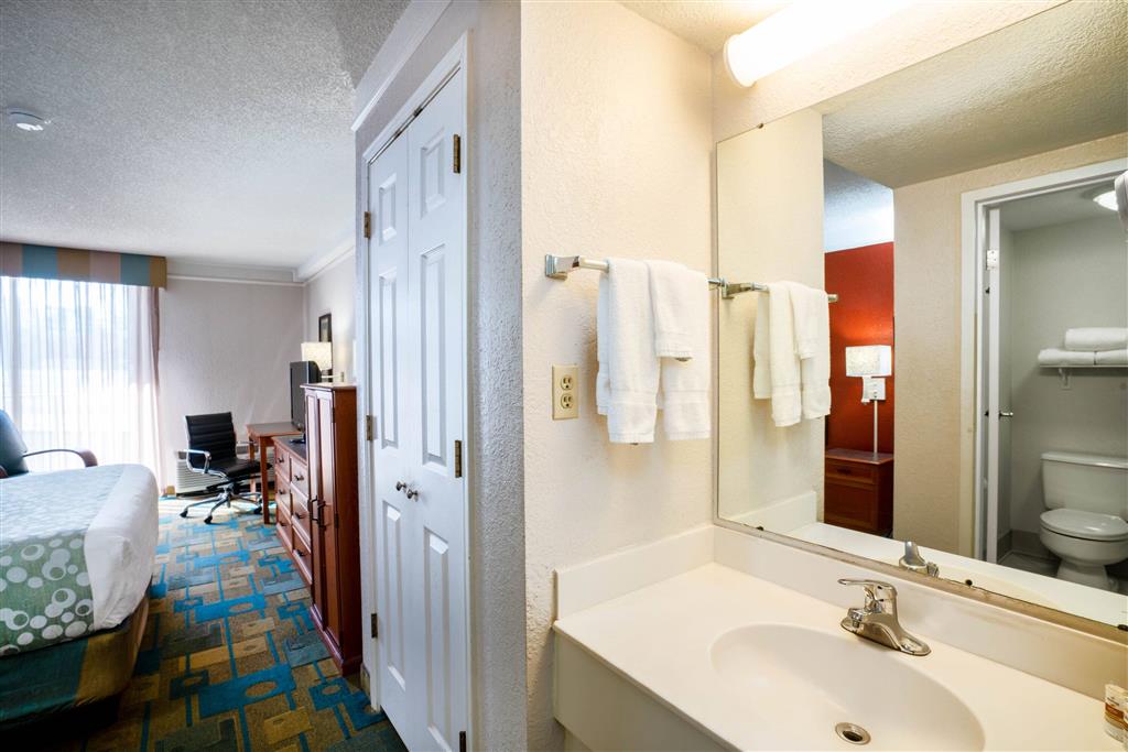 La Quinta Inn & Suites by Wyndham Nashville Airport/Opryland , TN 37214 near Nashville International Airport View Point 33