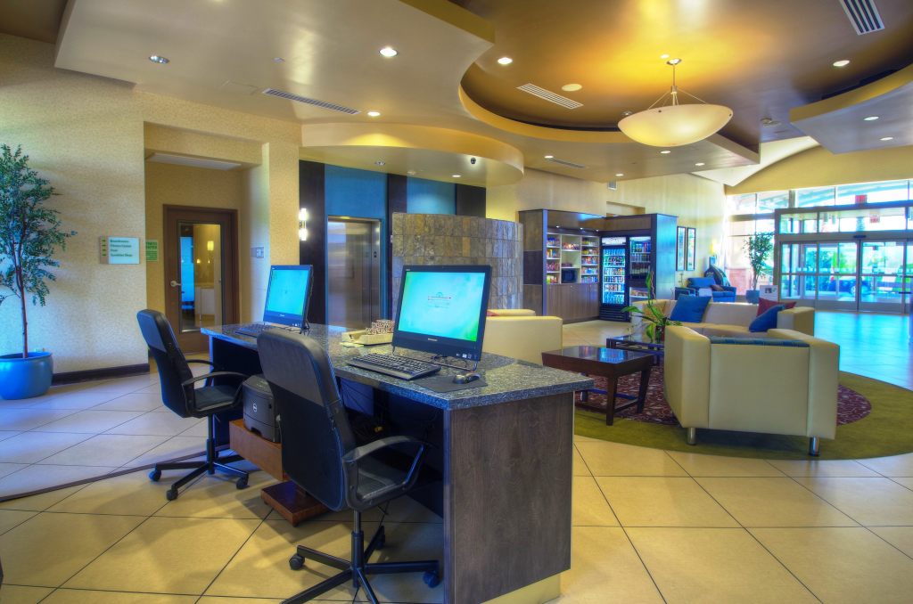 Holiday Inn Phoenix Airport, an IHG Hotel , AZ 85040 near Sky Harbor International Airport View Point 3