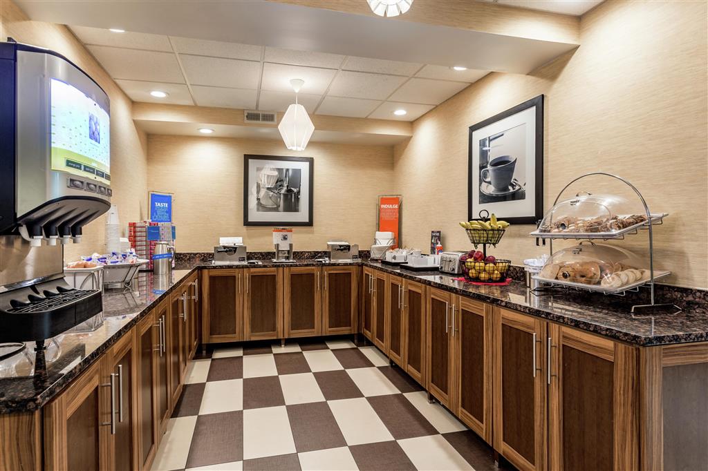 Hampton Inn Milwaukee-Airport , WI 53221 near General Mitchell International Airport View Point 8