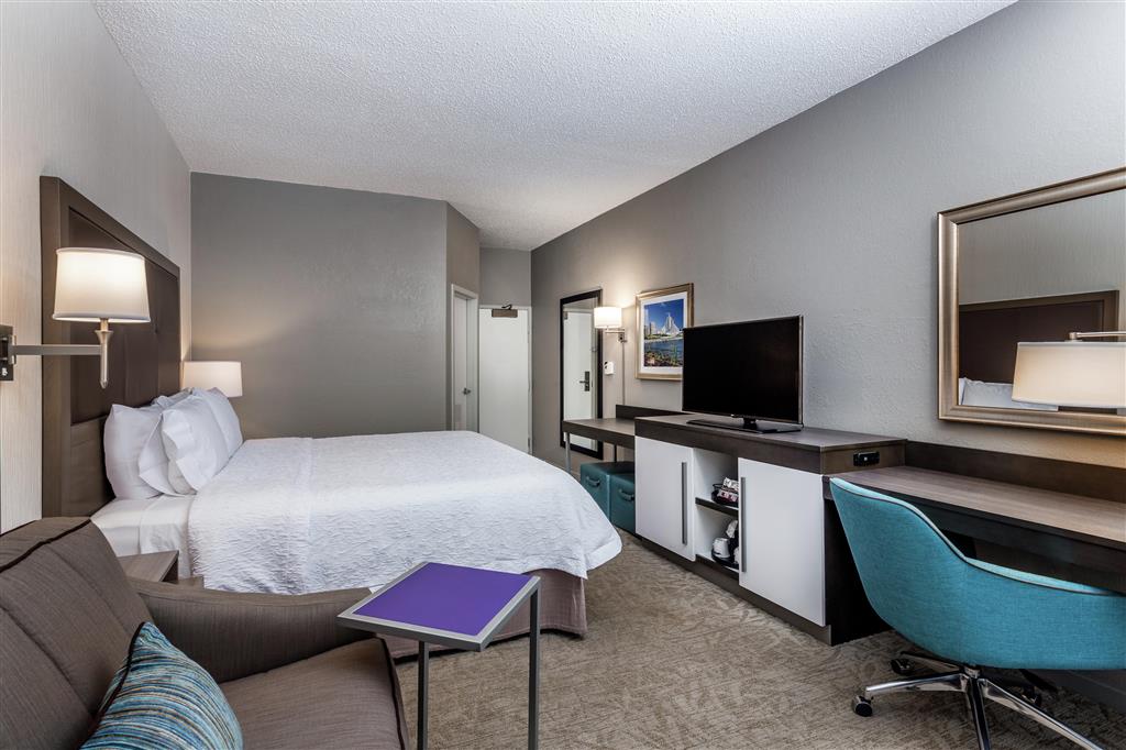 Hampton Inn Milwaukee-Airport , WI 53221 near General Mitchell International Airport View Point 14