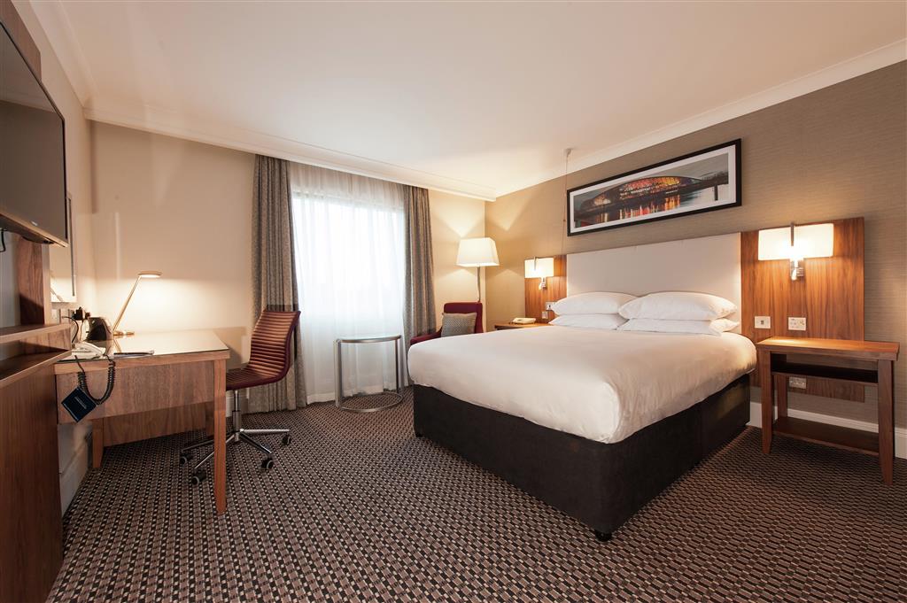 DoubleTree by Hilton Hotel Edinburgh Airport ,  EH28 8LL near  Edinburgh Airport View Point 17