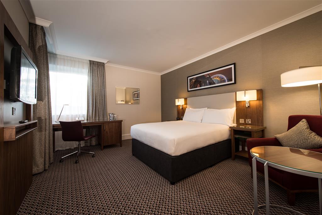 DoubleTree by Hilton Hotel Edinburgh Airport ,  EH28 8LL near  Edinburgh Airport View Point 19