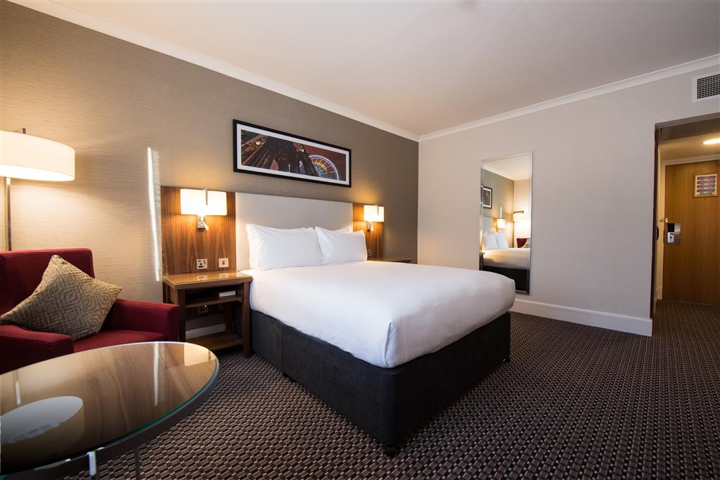 DoubleTree by Hilton Hotel Edinburgh Airport ,  EH28 8LL near  Edinburgh Airport View Point 21