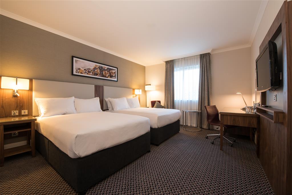 DoubleTree by Hilton Hotel Edinburgh Airport ,  EH28 8LL near  Edinburgh Airport View Point 22