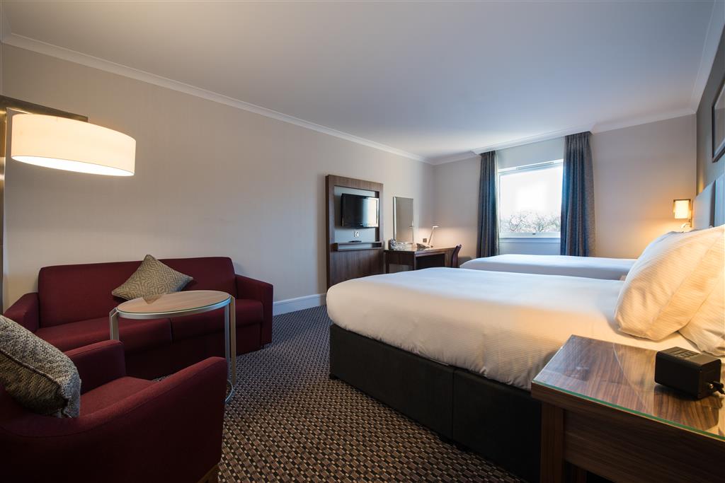 DoubleTree by Hilton Hotel Edinburgh Airport ,  EH28 8LL near  Edinburgh Airport View Point 23