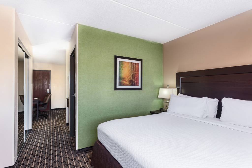 Crowne Plaza Hotel Milwaukee South, an IHG Hotel , WI 53221 near General Mitchell International Airport View Point 38