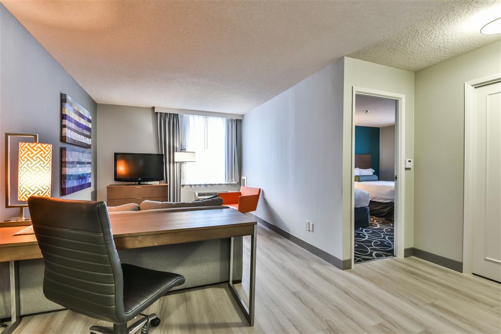 Radisson Suites Hotel Toronto Airport , ON M9W 1J1 near Toronto Pearson Airport View Point 12