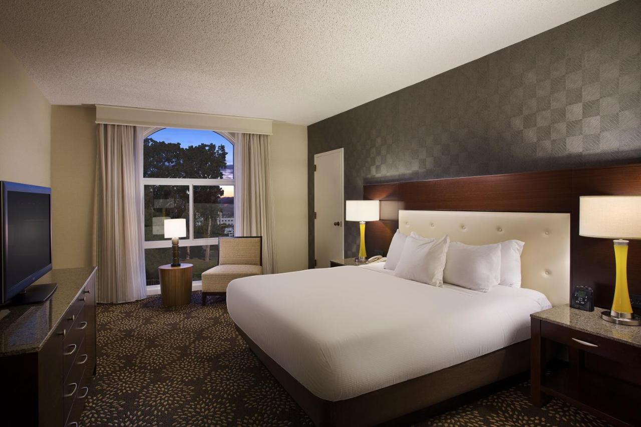 Hilton Oakland Airport , CA 94621 near Oakland International Airport View Point 15