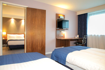 Holiday Inn Express London Heathrow T5, an IHG Hotel ,  SL3 8QB near Heathrow Airport View Point 39