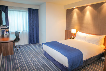 Holiday Inn Express London Heathrow T5, an IHG Hotel ,  SL3 8QB near Heathrow Airport View Point 41