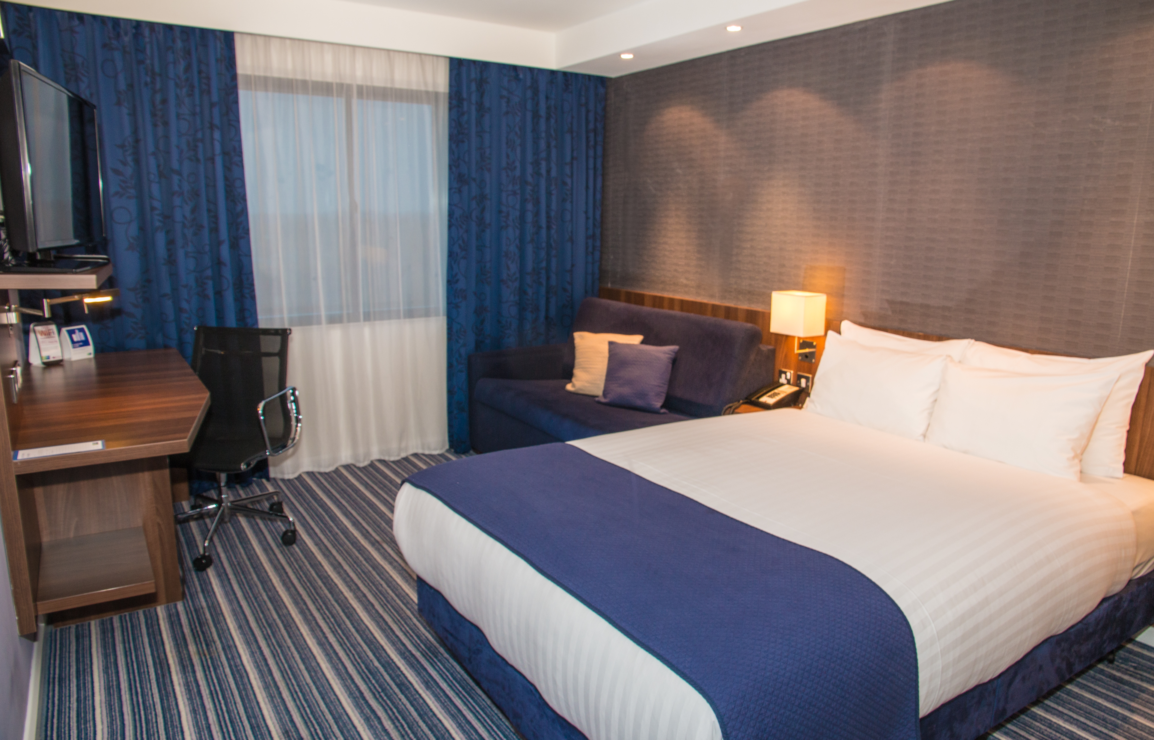 Holiday Inn Express London Heathrow T5, an IHG Hotel ,  SL3 8QB near Heathrow Airport View Point 43