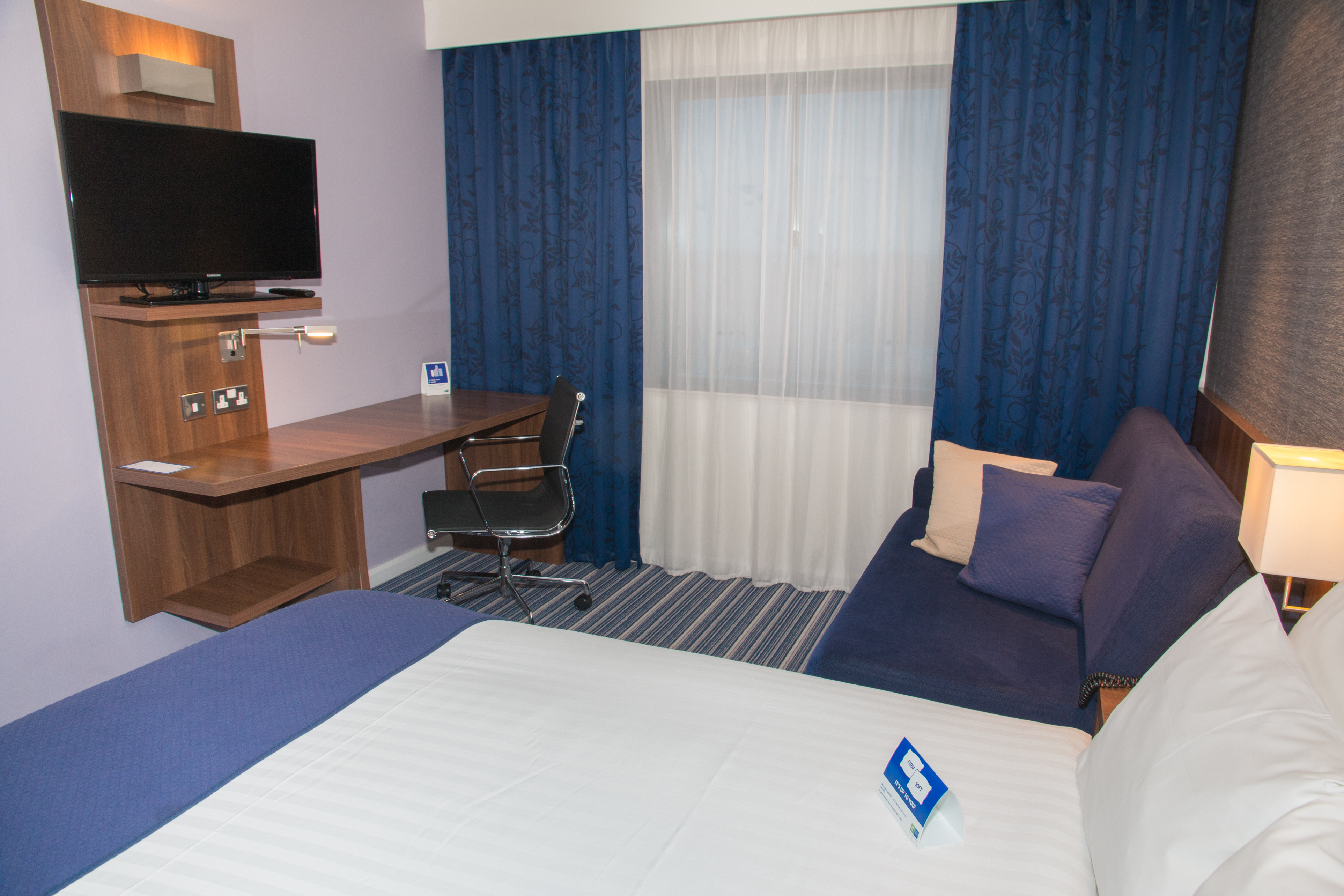 Holiday Inn Express London Heathrow T5, an IHG Hotel ,  SL3 8QB near Heathrow Airport View Point 44