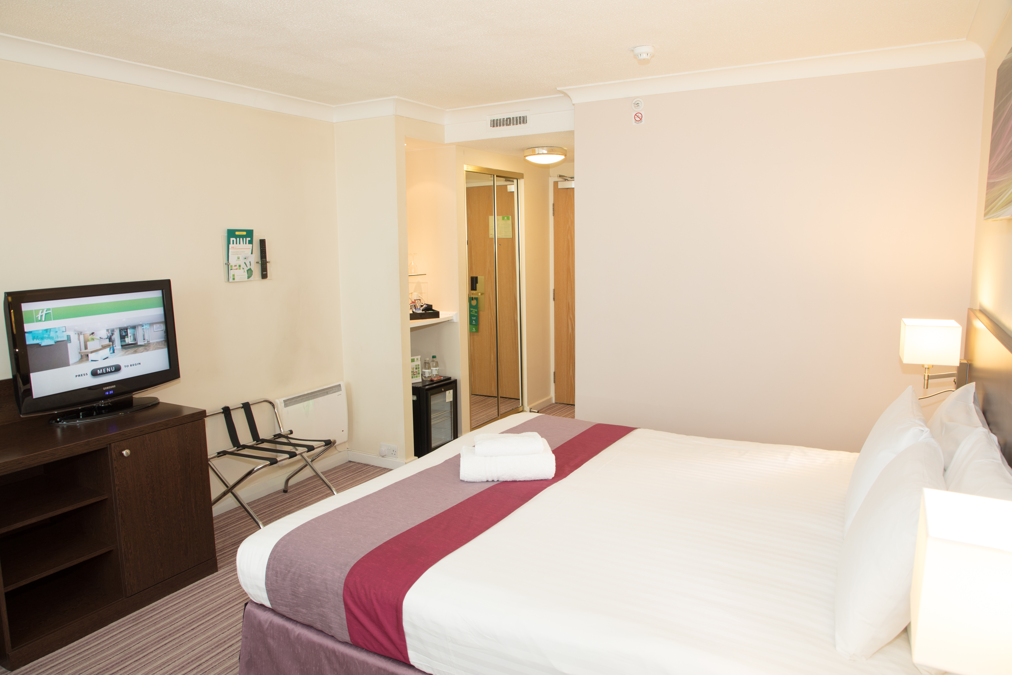 Holiday Inn Slough Windsor, an IHG Hotel ,  SL1 2NH near Heathrow Airport View Point 35