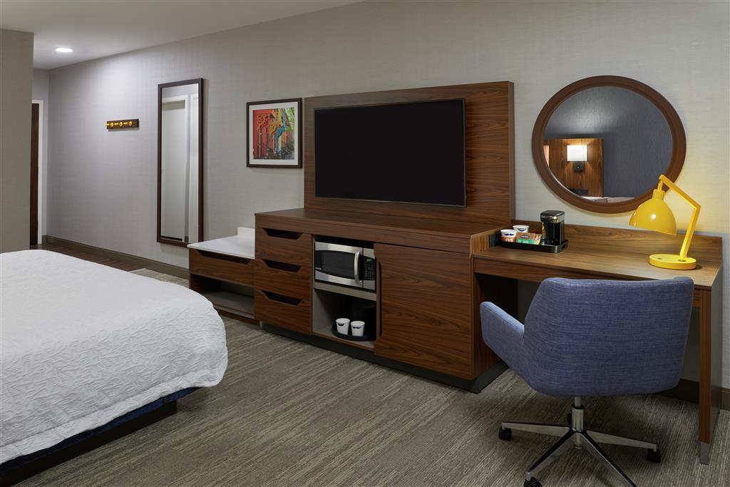 Hampton Inn & Suites Montreal-Dorval , QC H9P 2N4 near Montreal-Pierre Elliott Trudeau Int. Airport View Point 7