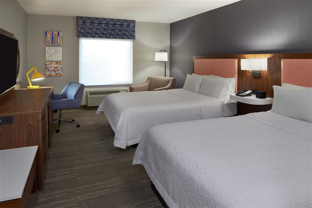 Hampton Inn & Suites Montreal-Dorval , QC H9P 2N4 near Montreal-Pierre Elliott Trudeau Int. Airport View Point 11