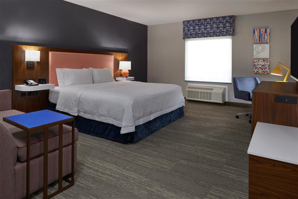 Hampton Inn & Suites Montreal-Dorval , QC H9P 2N4 near Montreal-Pierre Elliott Trudeau Int. Airport View Point 13