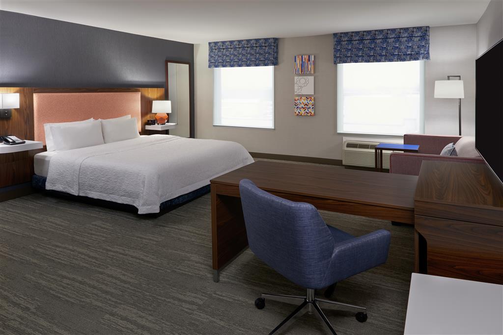 Hampton Inn & Suites Montreal-Dorval , QC H9P 2N4 near Montreal-Pierre Elliott Trudeau Int. Airport View Point 15