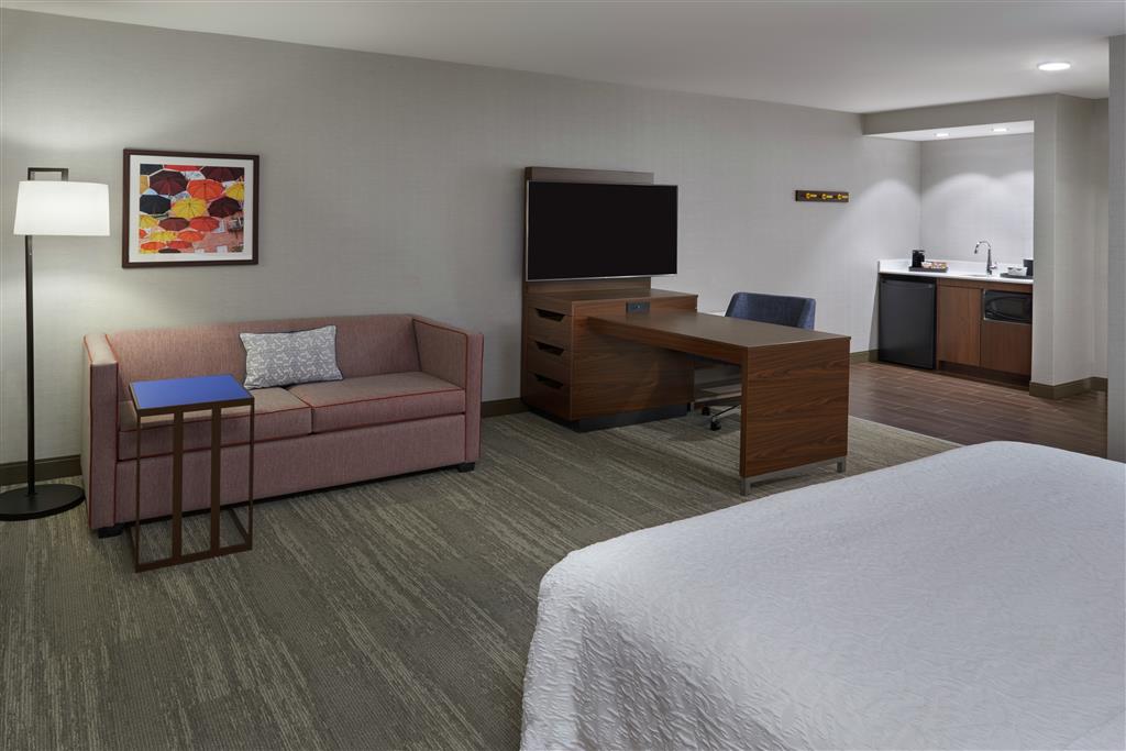 Hampton Inn & Suites Montreal-Dorval , QC H9P 2N4 near Montreal-Pierre Elliott Trudeau Int. Airport View Point 18