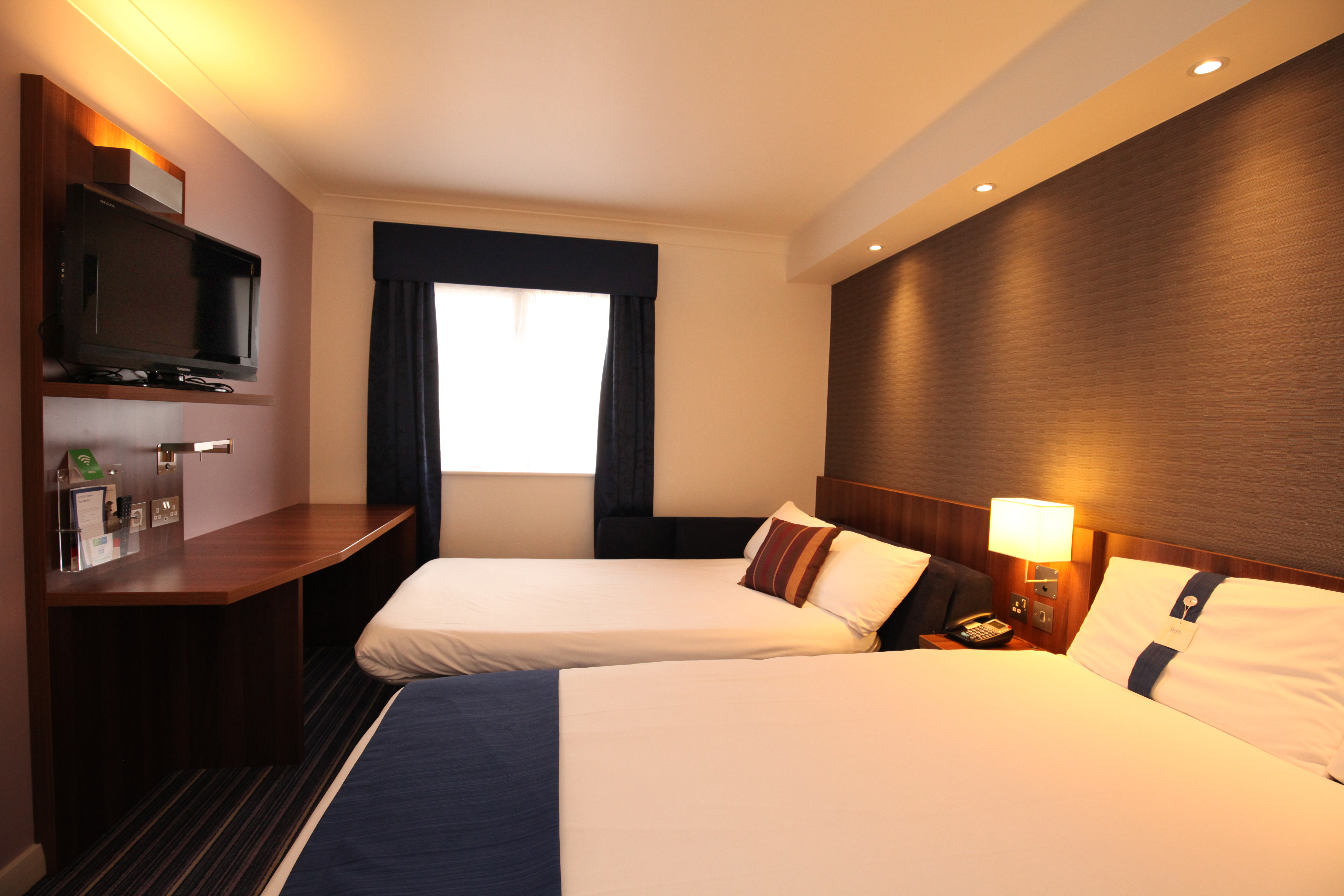 Holiday Inn Express London Gatwick Crawley, an IHG Hotel ,  RH10 1UA near Gatwick Airport View Point 35