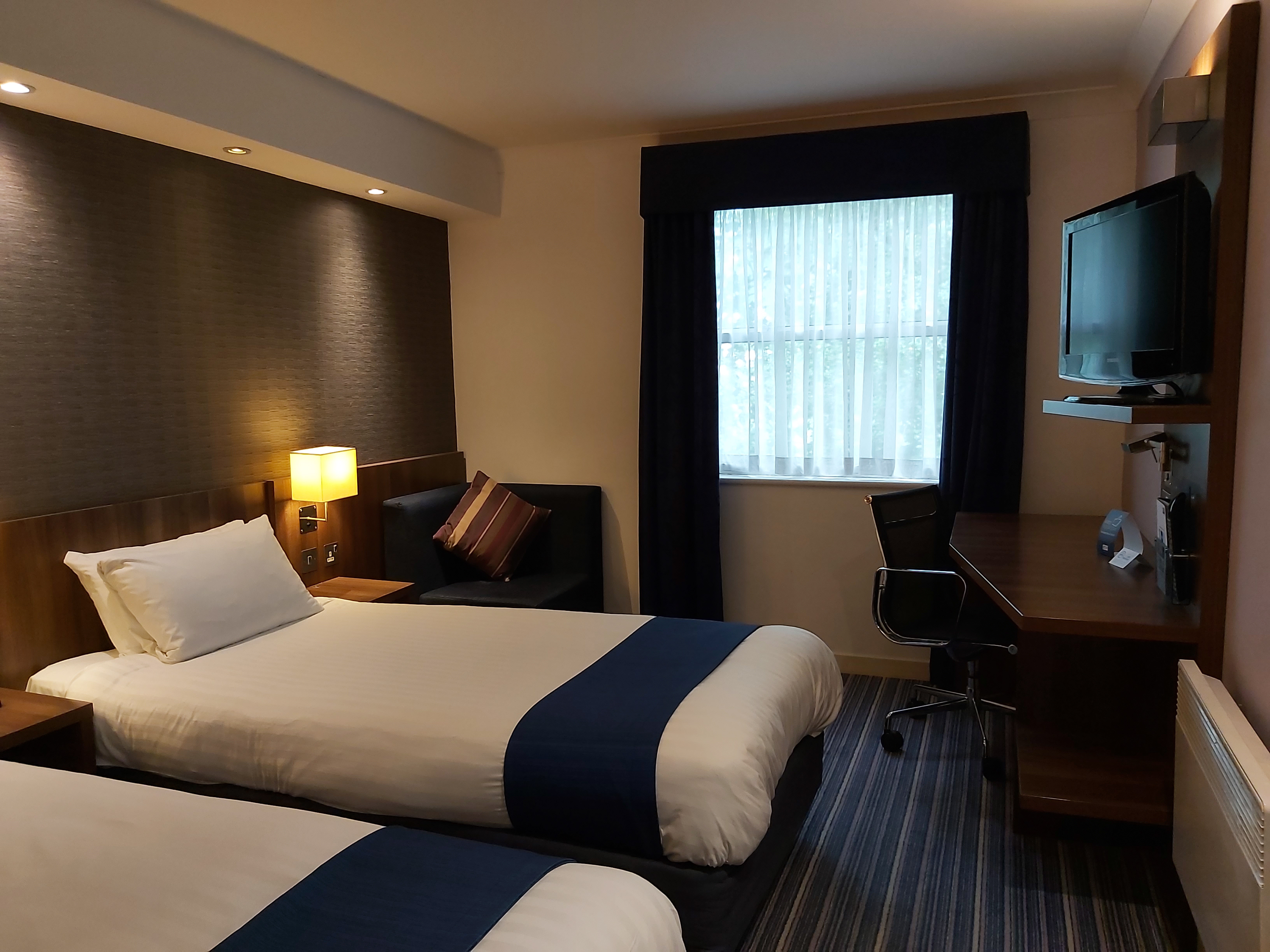 Holiday Inn Express London Gatwick Crawley, an IHG Hotel ,  RH10 1UA near Gatwick Airport View Point 37