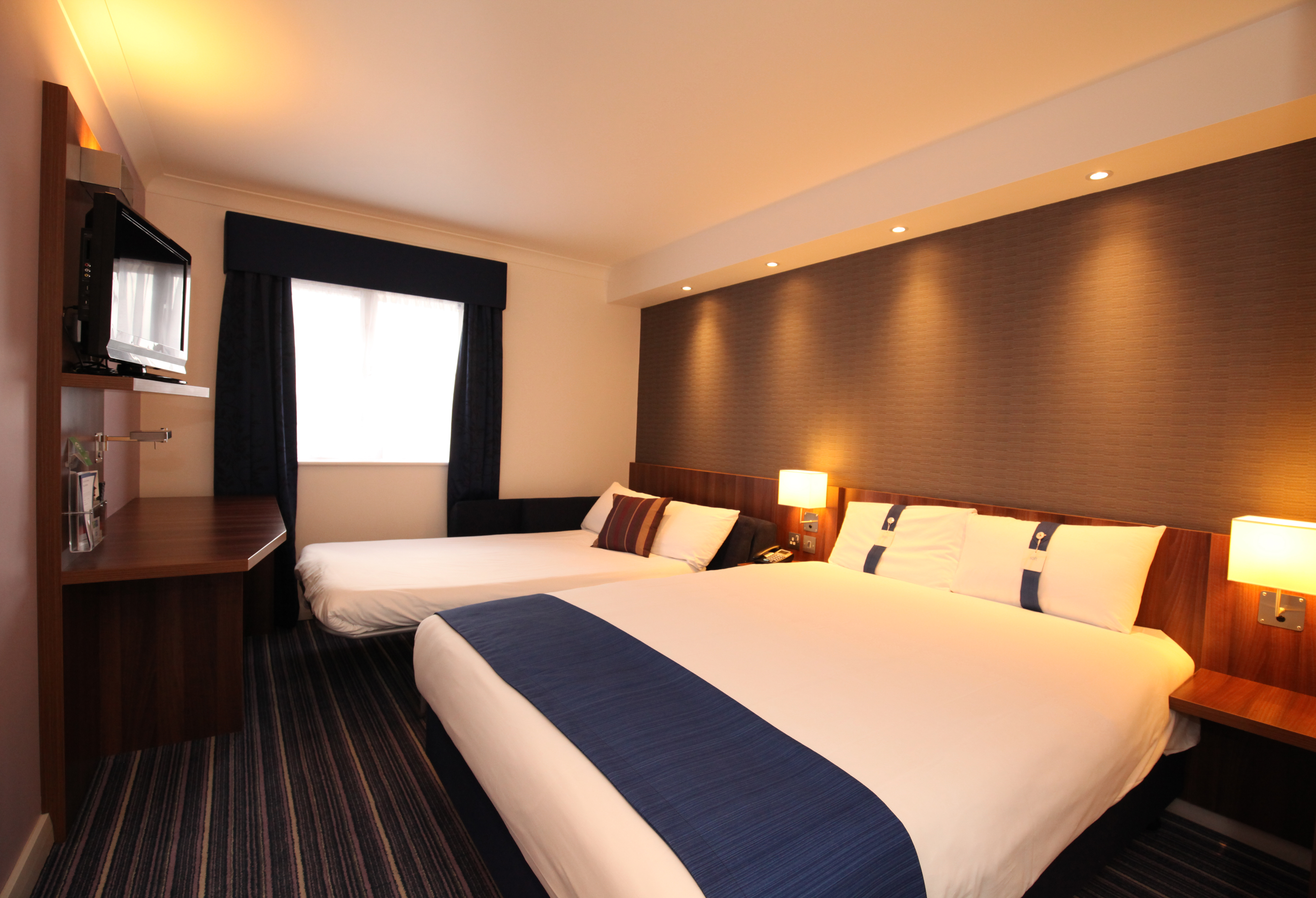 Holiday Inn Express London Gatwick Crawley, an IHG Hotel ,  RH10 1UA near Gatwick Airport View Point 42