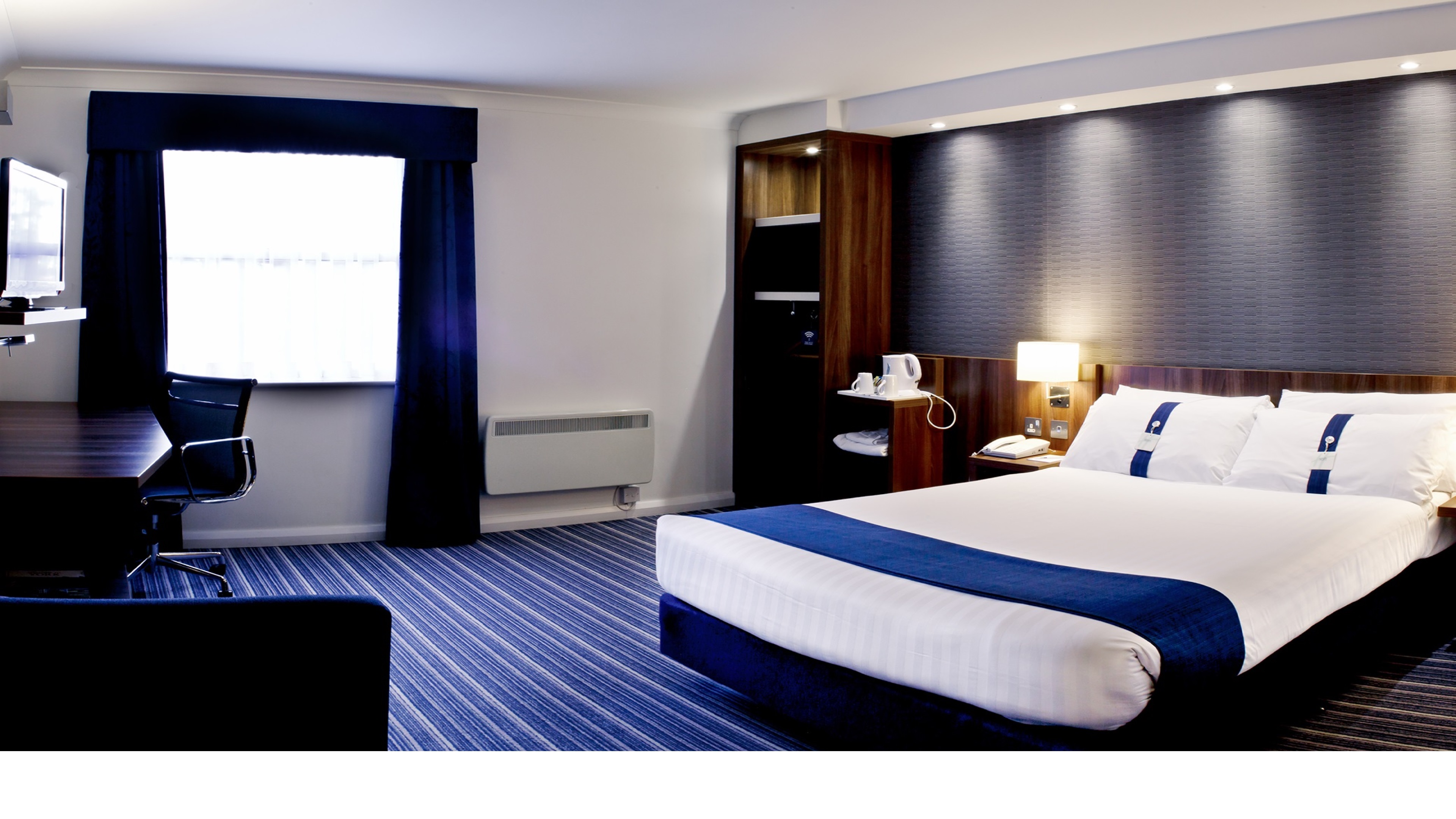 Holiday Inn Express London Gatwick Crawley, an IHG Hotel ,  RH10 1UA near Gatwick Airport View Point 45