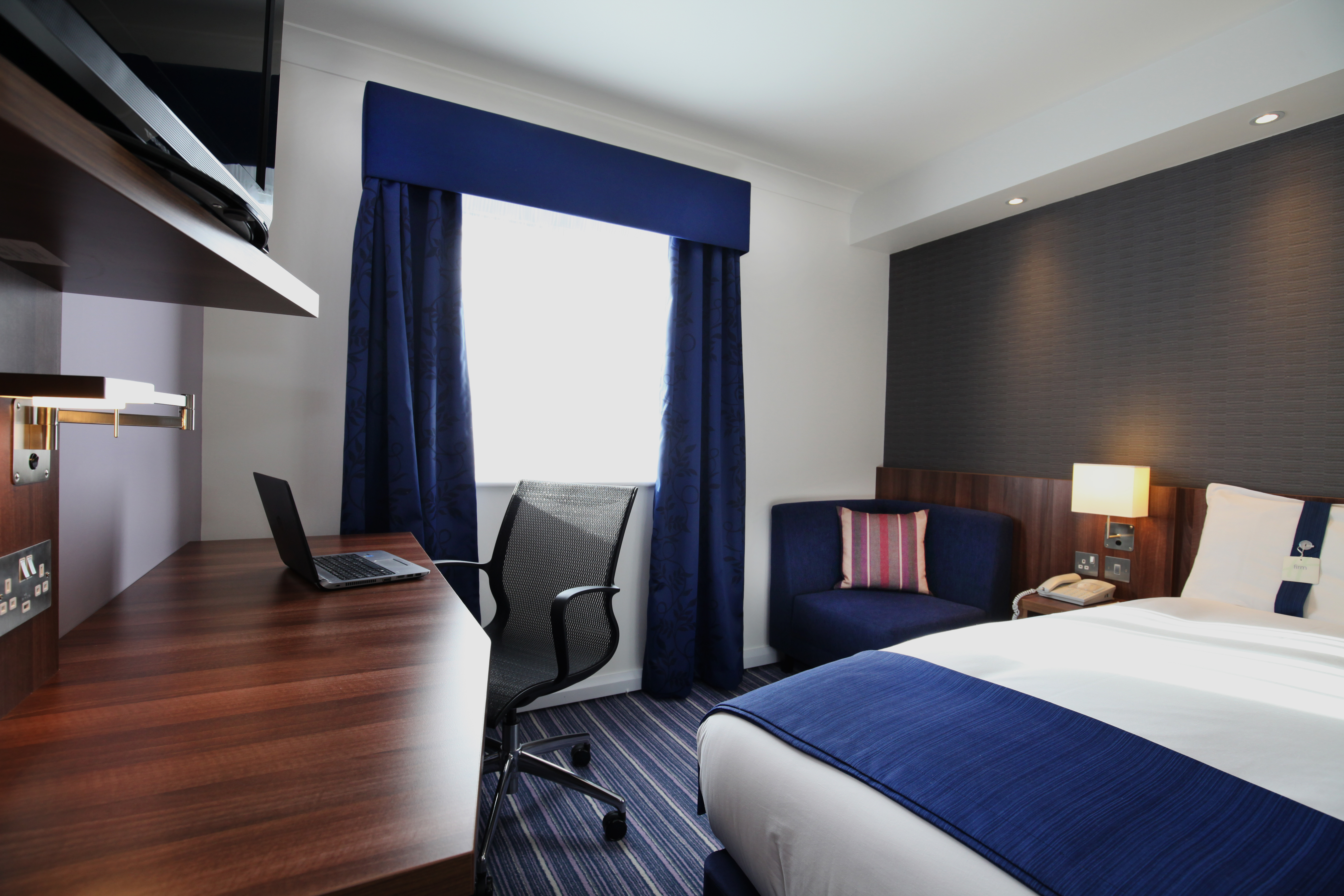 Holiday Inn Express London Gatwick Crawley, an IHG Hotel ,  RH10 1UA near Gatwick Airport View Point 48