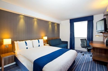 Holiday Inn Express London Gatwick Crawley, an IHG Hotel ,  RH10 1UA near Gatwick Airport View Point 49