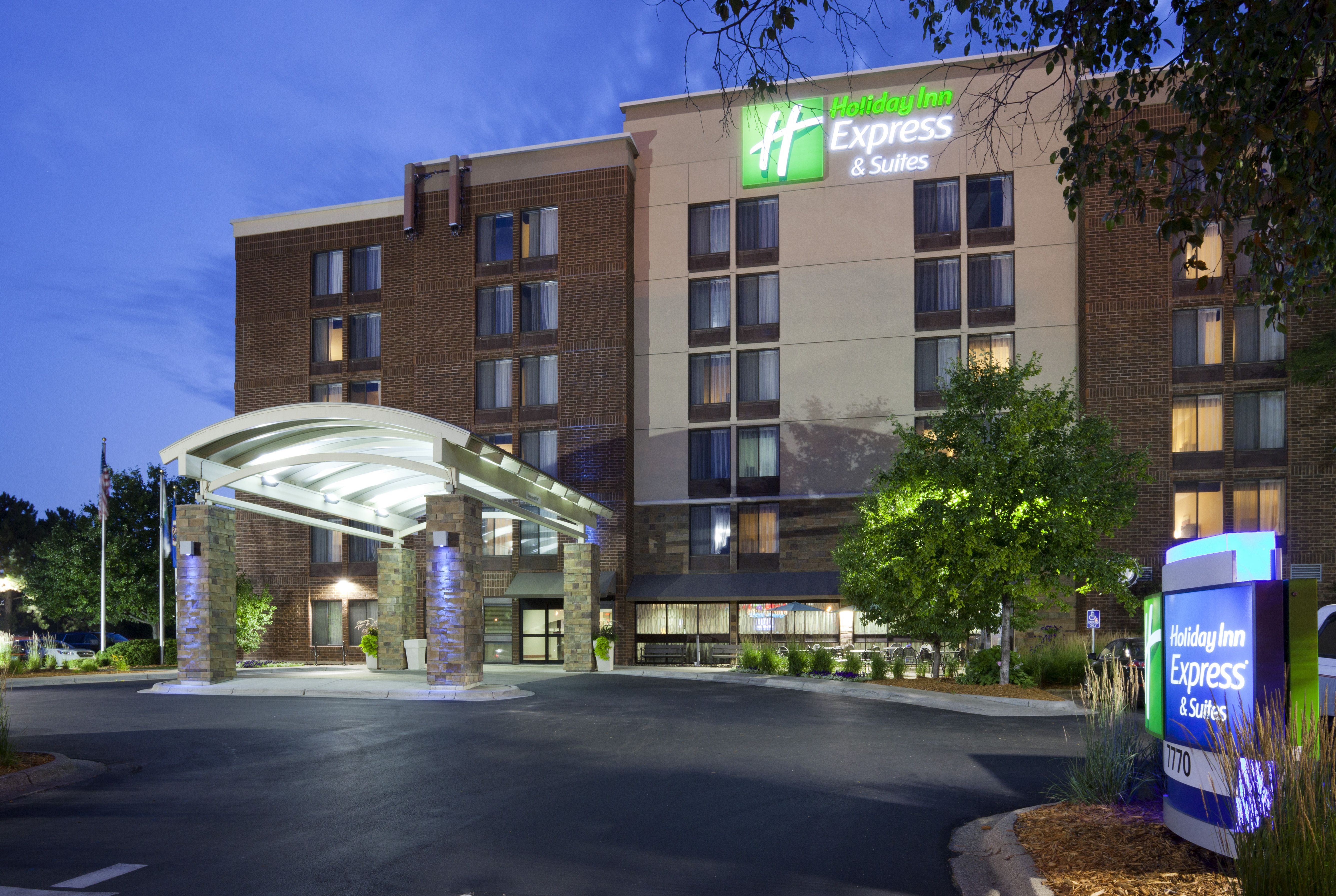 Holiday Inn Express & Suites Bloomington West, an IHG Hotel , MN 55435 near Minneapolis-saint Paul International Airport (wold-chamberlain Field) View Point 7