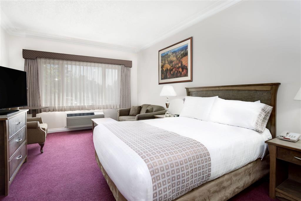 Howard Johnson by Wyndham Victoria Elk Lake Hotel & Suites , BC V8Z 5M2 near Victoria International Airport View Point 6