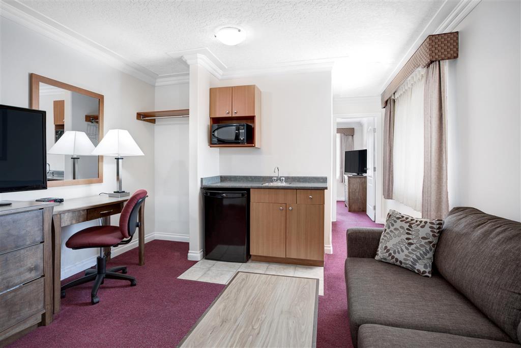 Howard Johnson by Wyndham Victoria Elk Lake Hotel & Suites , BC V8Z 5M2 near Victoria International Airport View Point 9