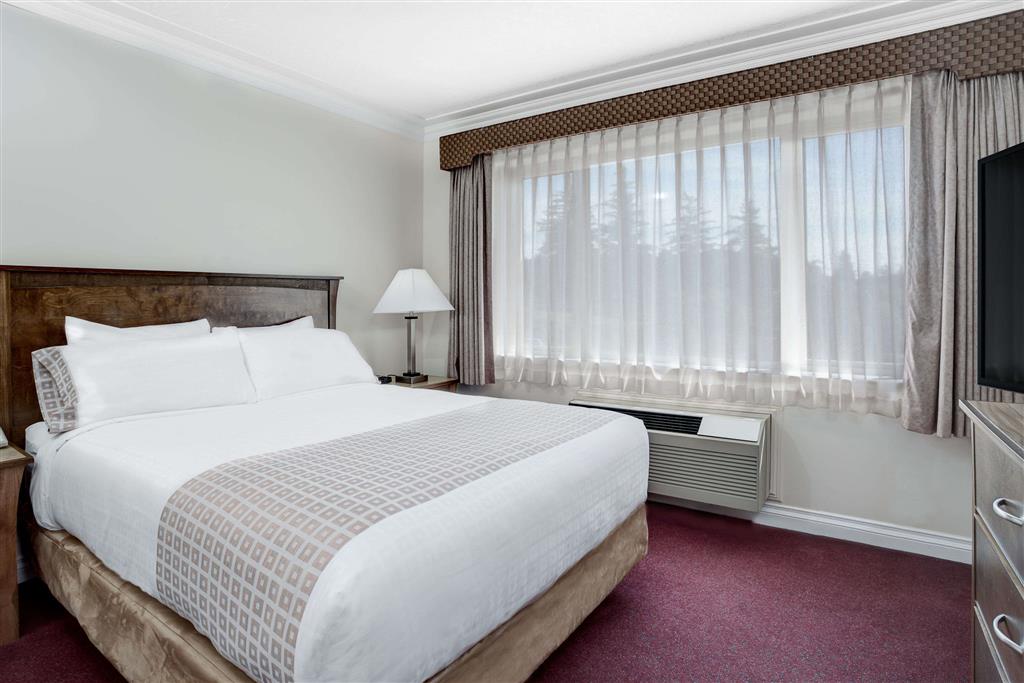 Howard Johnson by Wyndham Victoria Elk Lake Hotel & Suites , BC V8Z 5M2 near Victoria International Airport View Point 10