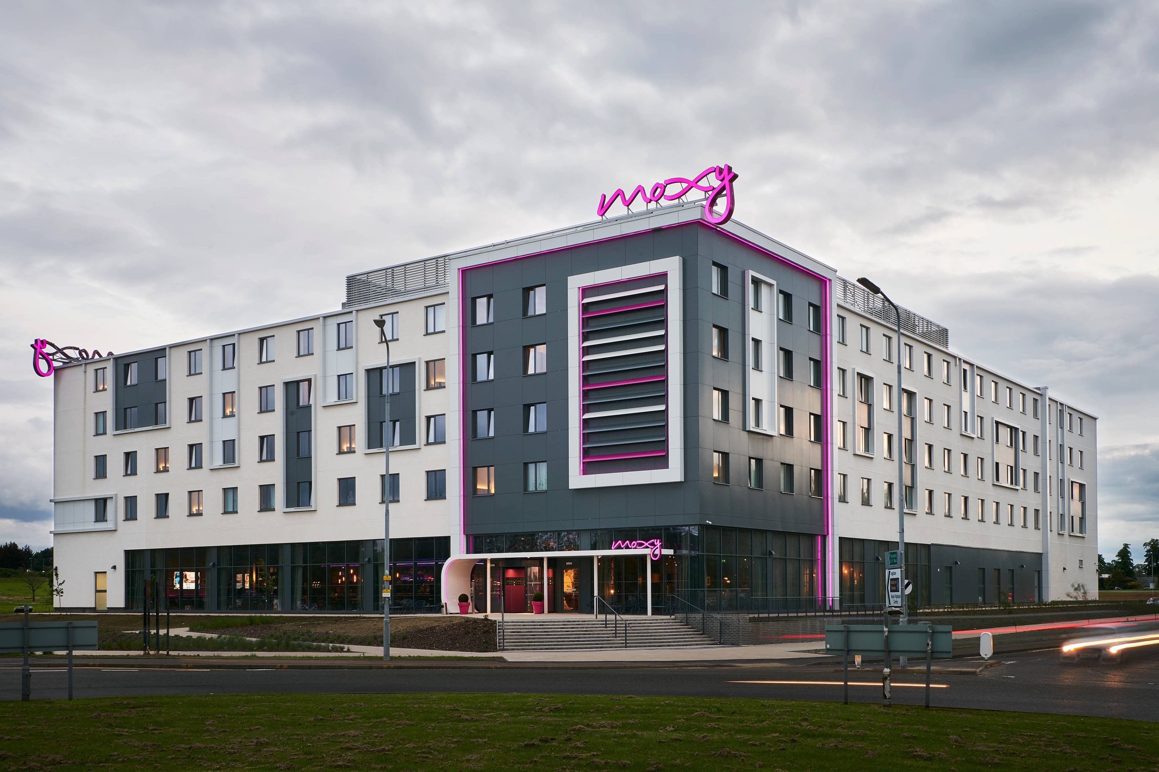 Moxy Edinburgh Airport ,  EH28 8AP near  Edinburgh Airport View Point 4