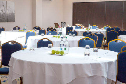 Holiday Inn London Gatwick - Worth, an IHG Hotel ,  RH10 4SS near Gatwick Airport View Point 8