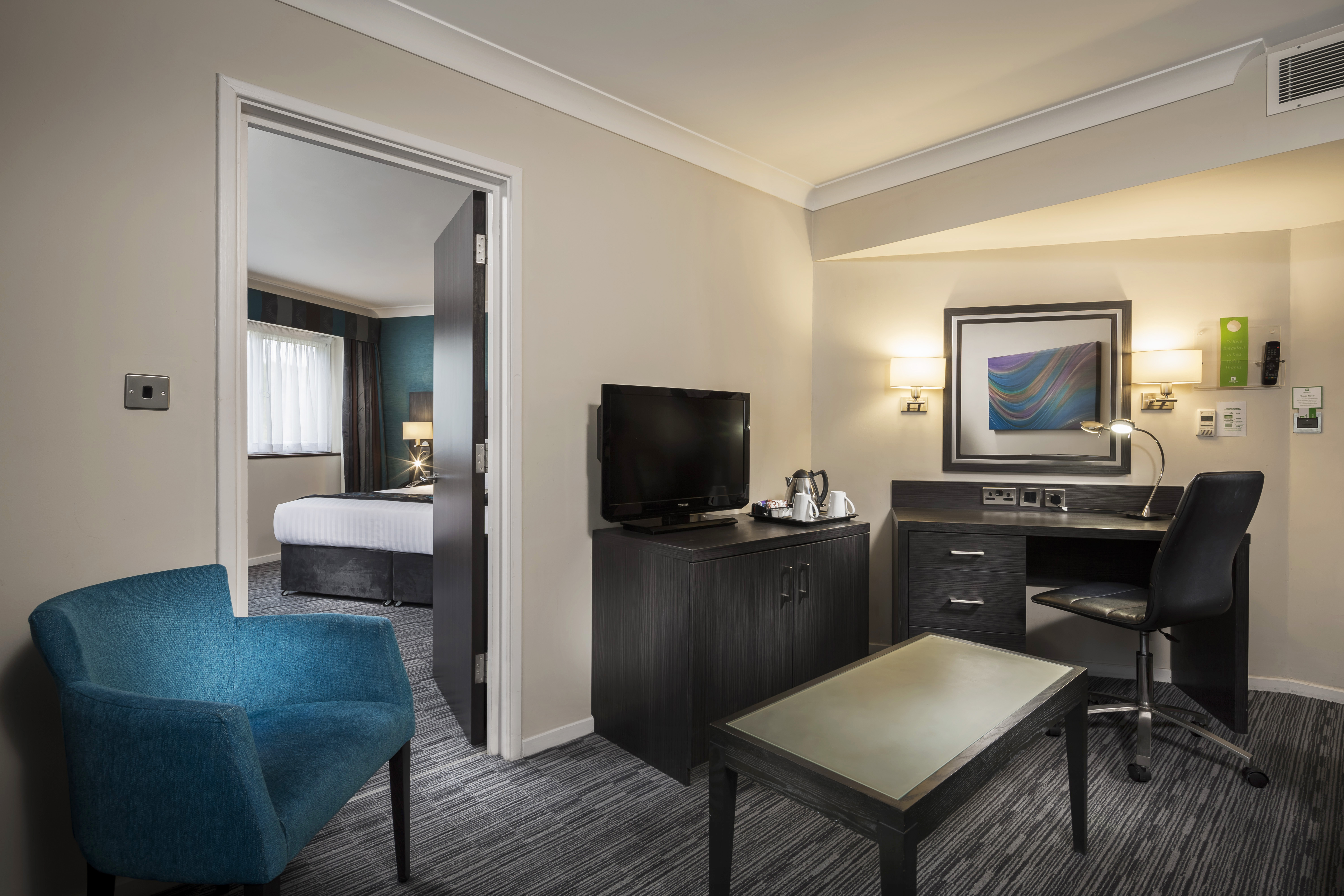 Holiday Inn London Gatwick - Worth, an IHG Hotel ,  RH10 4SS near Gatwick Airport View Point 10