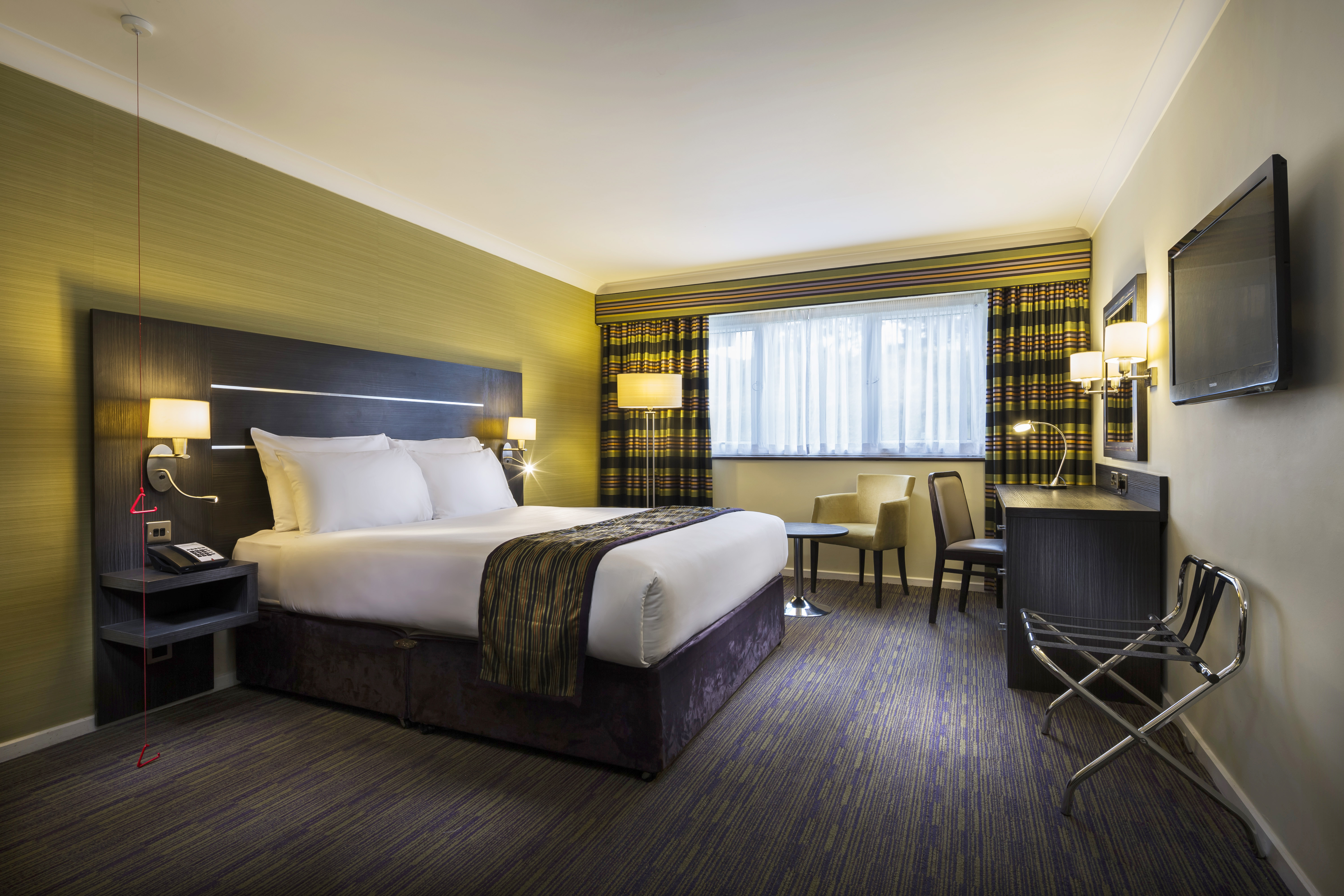 Holiday Inn London Gatwick - Worth, an IHG Hotel ,  RH10 4SS near Gatwick Airport View Point 14