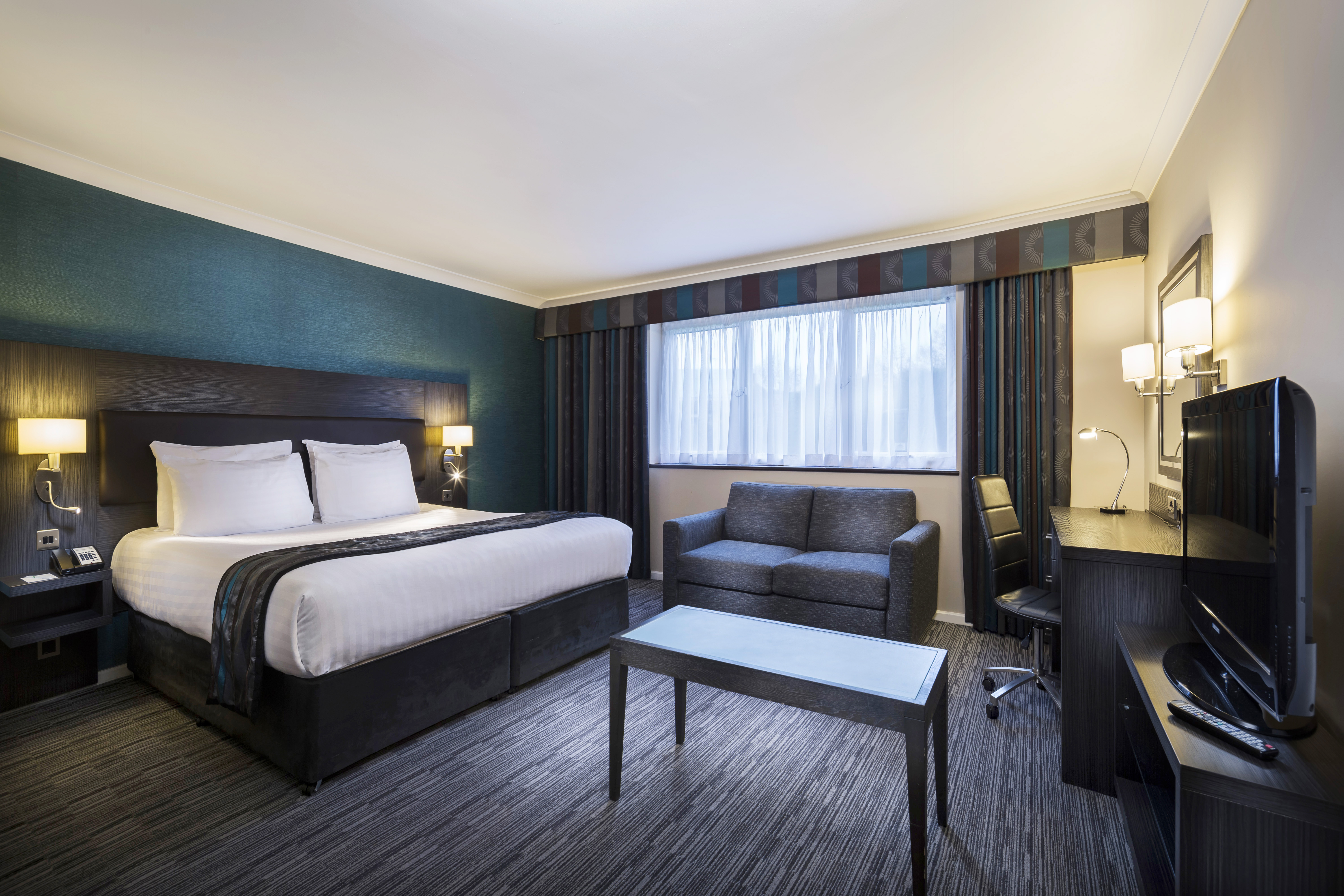 Holiday Inn London Gatwick - Worth, an IHG Hotel ,  RH10 4SS near Gatwick Airport View Point 15