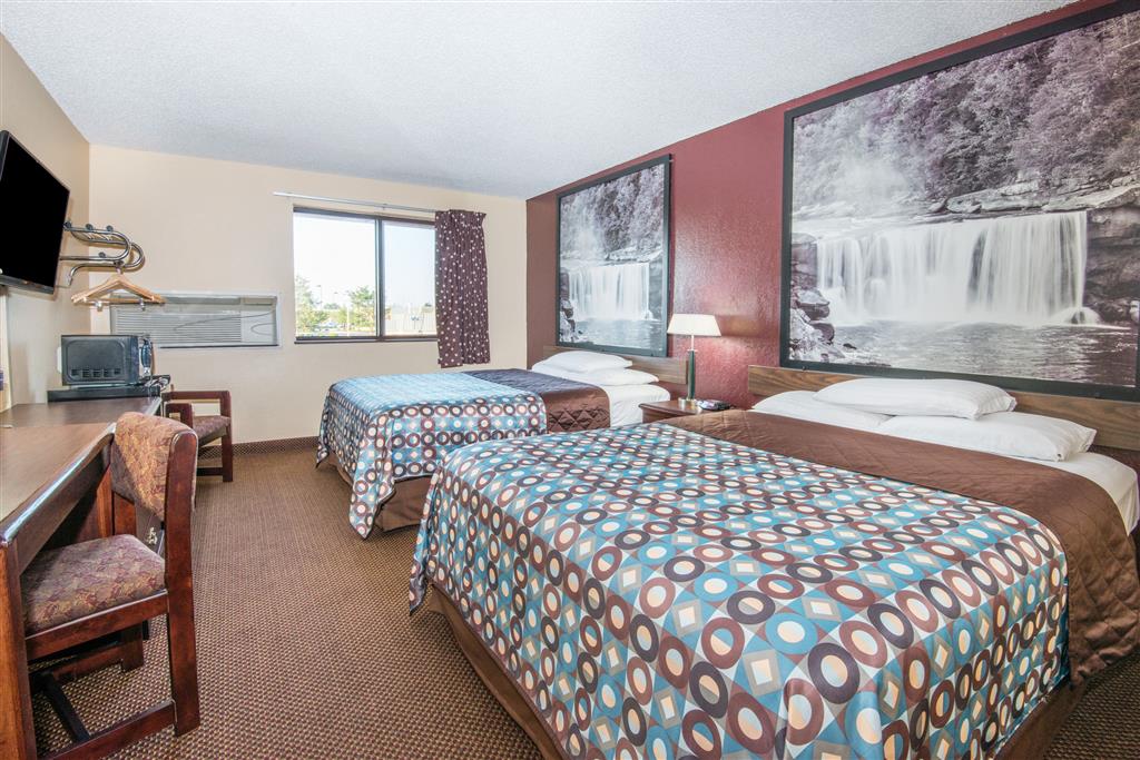 Super 8 by Wyndham Kansas City at Barry Road/Airport , MO 64152 near Kansas City International Airport View Point 9