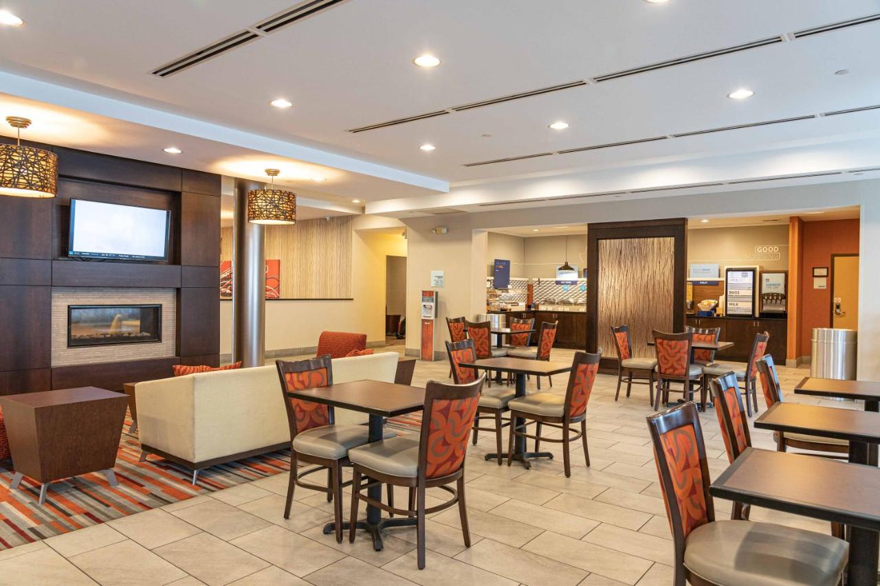 Holiday Inn Express Columbus Airport – Easton , OH 43219 near Port Columbus International Airport View Point 19